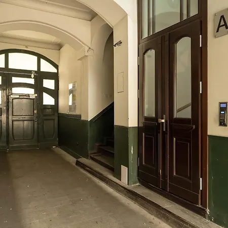 Jasne Studio Blisko Starego Browaru By Noclegi Renters Poznaň