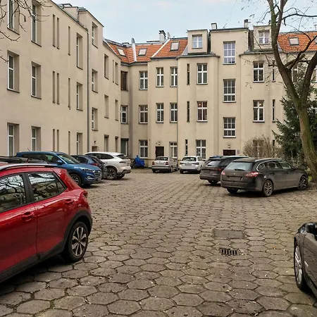 Jasne Studio Blisko Starego Browaru By Noclegi Renters * Poznaň