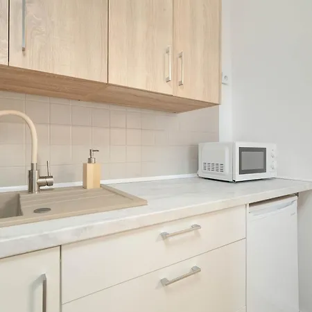 Jasne Studio Blisko Starego Browaru By Noclegi Renters