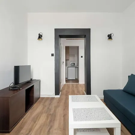 Jasne Studio Blisko Starego Browaru By Noclegi Renters Poznaň