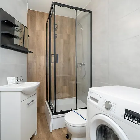 Апартаменты Jasne Blisko Starego Browaru By Renters Познань